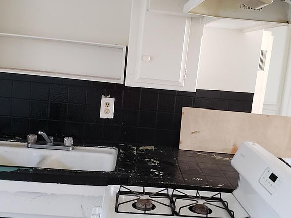 4th image of 401 Niles St APT D