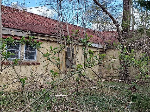 2nd image of 464 Washington Ave