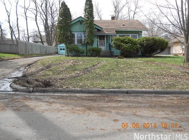1st image of 2706 9th Ave E