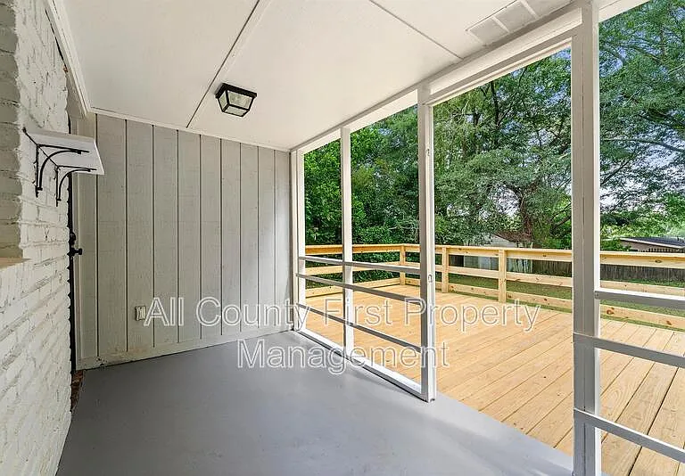 2461 Fontaine Cir — Photo 16