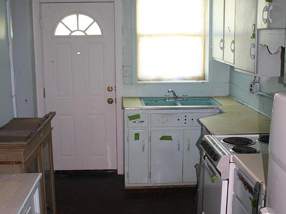 2nd image of 1349 Marlborough Dr