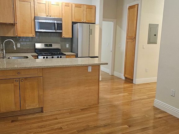 5th image of 972 Bush St APT 25