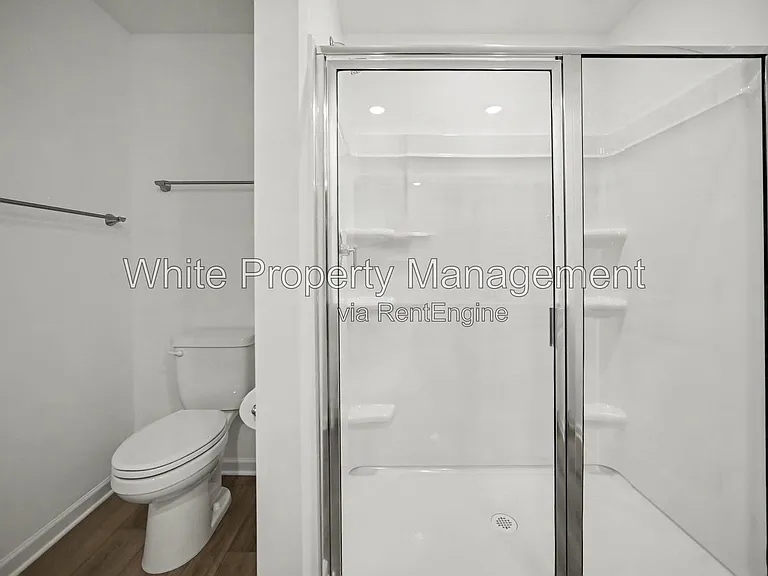 319 W 18th St — Photo 16