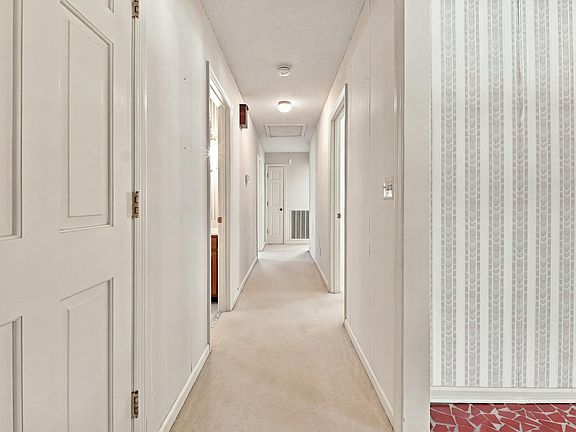 4th image of 2387 Gale Ln