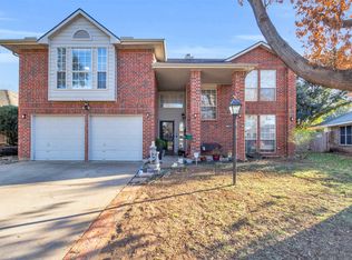 7020 Escondido Dr, Arlington, TX 76016
