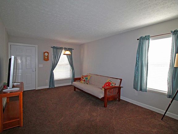 3rd image of 944 Philadelphia Dr