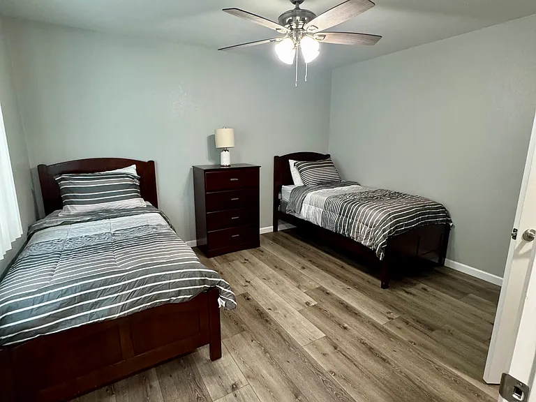 Maple Palace Luxury Apartments — Photo 8
