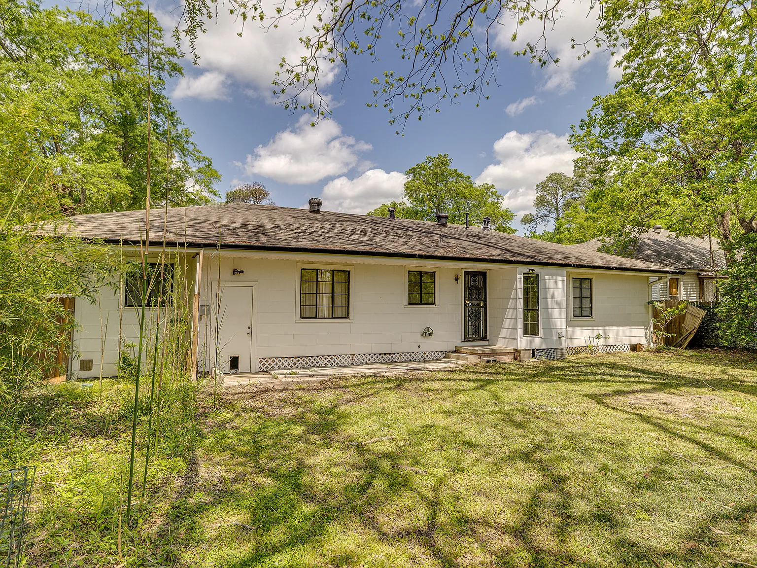 3 bed, 1333 sqft, $2,000 — Photo 4