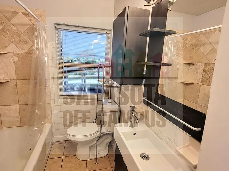 1148 Highland St — Photo 4