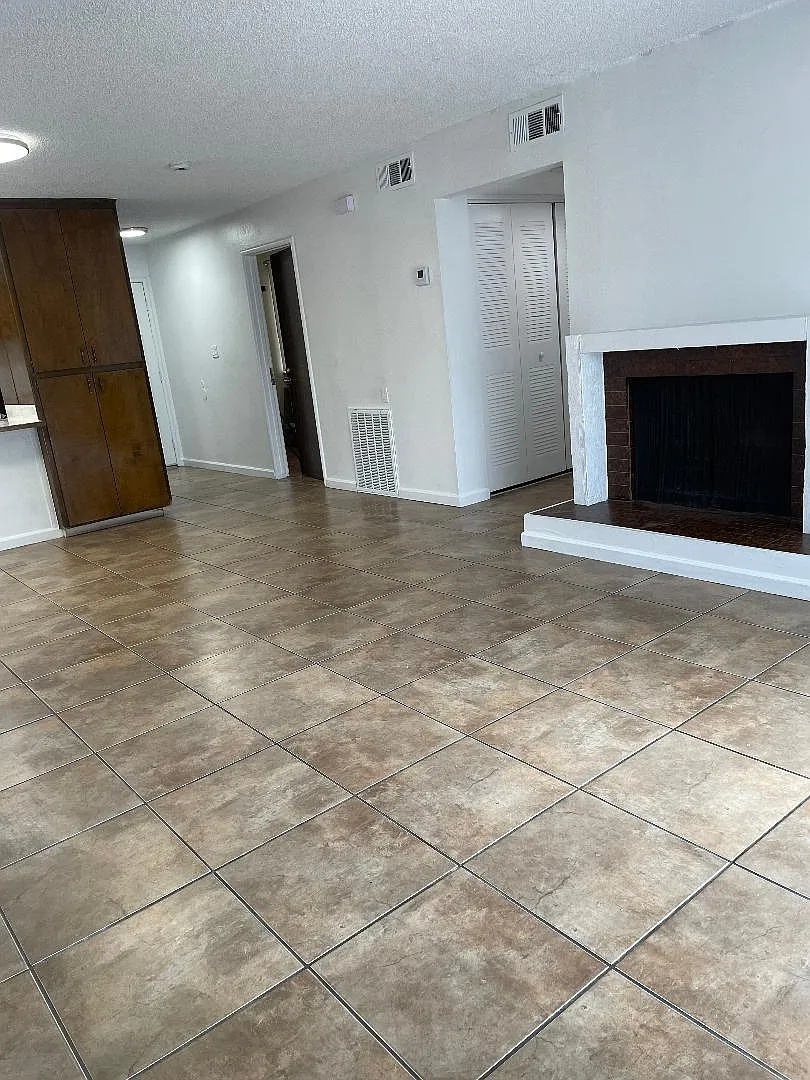 Whitney Manor — Photo 1