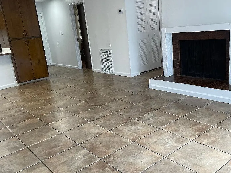 Whitney Manor — Photo 1