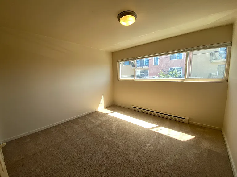 Cortina Apartments — Photo 13