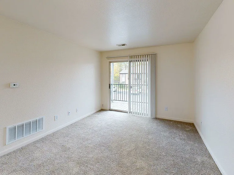 Lyons Gate Apartments — Photo 31