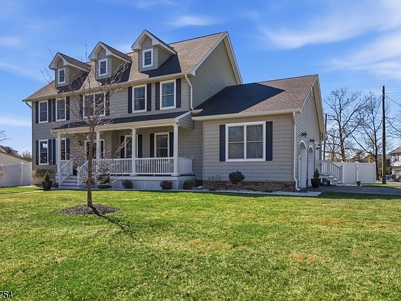 2nd image of 663 Harbor Rd