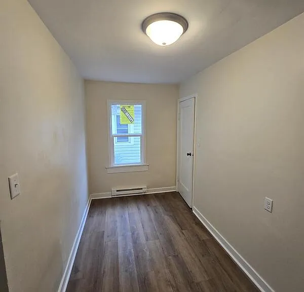1327 N Chester Ave — Photo 2