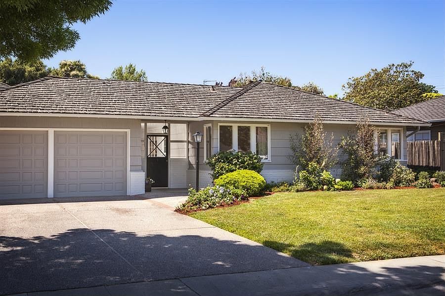 1st image of 316 Lexington Dr