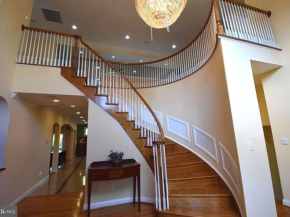 5th image of 7601 Anamosa Way