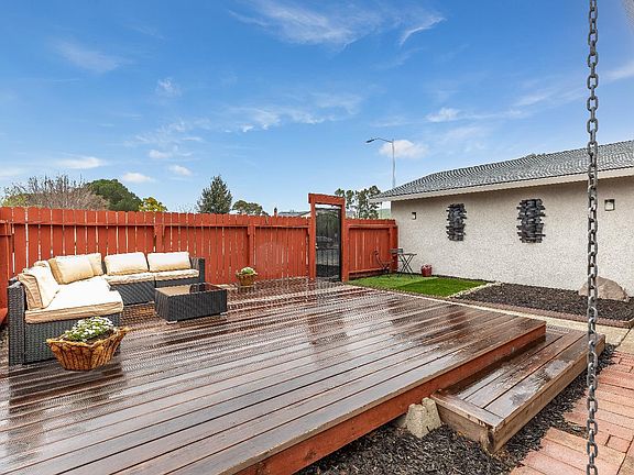 4th image of 2212 Colfax Way