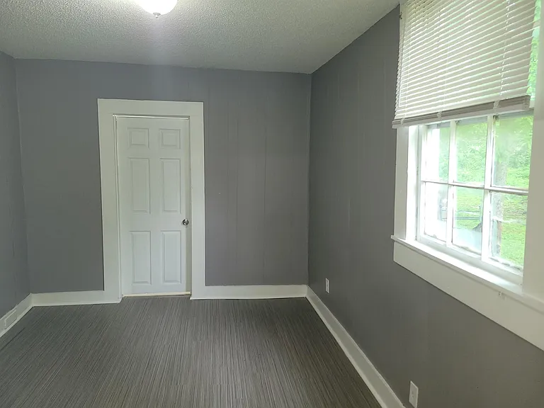 330 E Trigg Ave — Photo 4