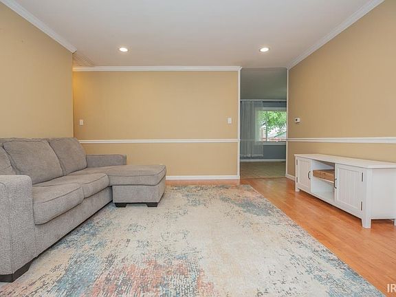 4th image of 2801 Eastbrooke Dr