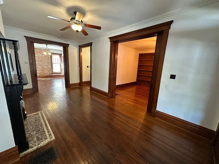 1023 Neil Ave — Photo 2