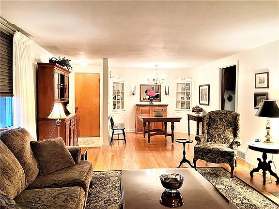 4th image of 218 Palmer Dr
