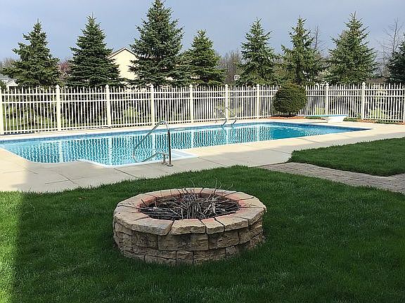 3rd image of 231 Bermuda Dr