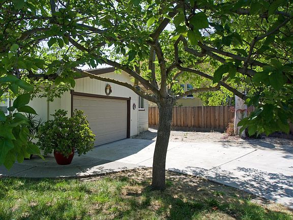 2nd image of 428 Chateau La Salle Dr #428