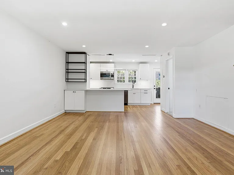 465 Hampton Ct #115 — Photo 7