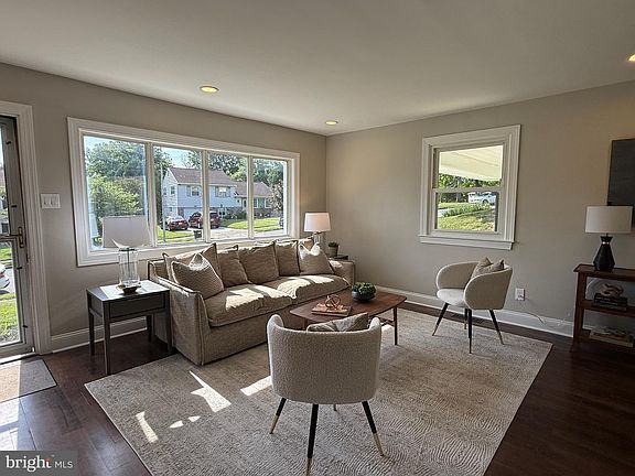 4th image of 41 Dorset Dr