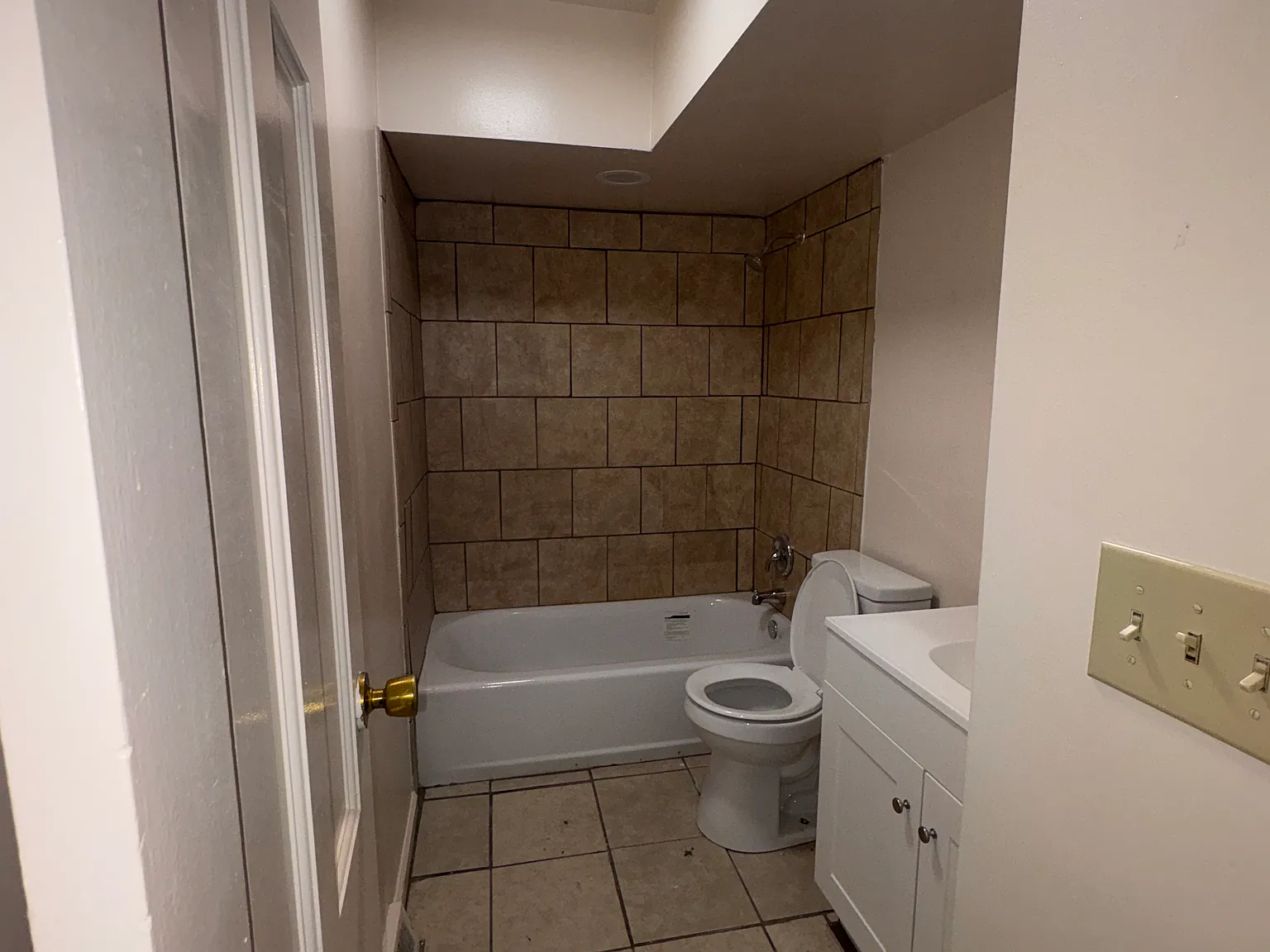 2 bed, 918 sqft, $735 — Photo 3