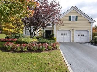1 Cherry Wood Ln, Manhasset, NY 11030