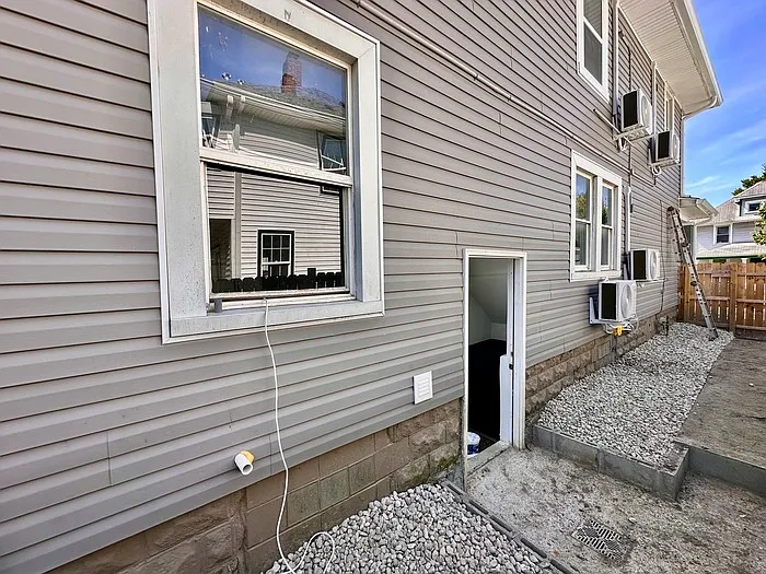 621 N Parker Ave #BASEMENT STUDIO APAR — Photo 9