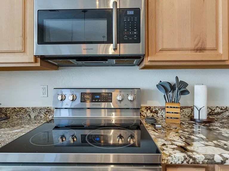 559 W Scott Ave — Photo 21
