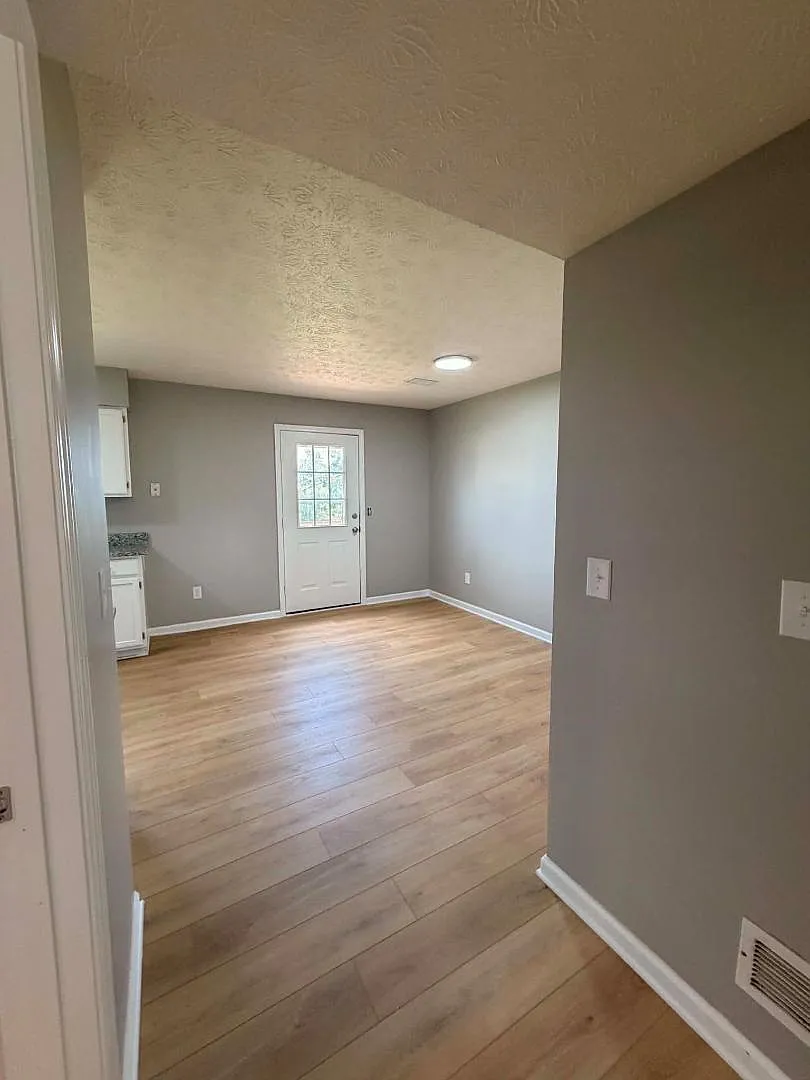 225 Tulip Dr - 225 Tulip 1 — Photo 4