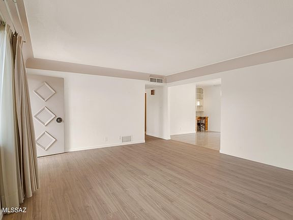 4th image of 700 N Alamo Ave