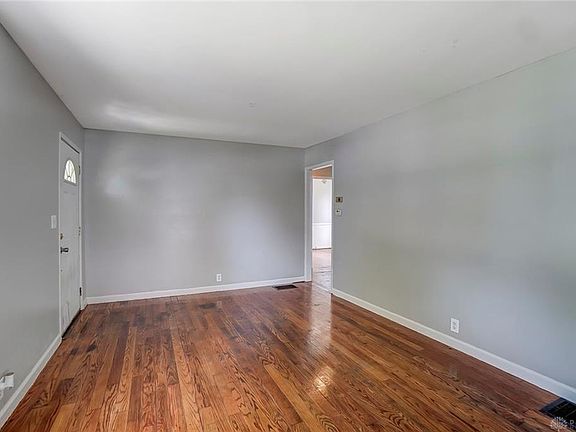 3rd image of 30 Fairland Ave