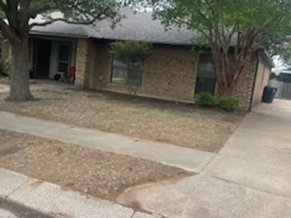 104 Glade Shadow Dr, Euless, TX 76039