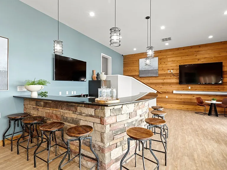 Avana Chestnut Hills — Photo 22