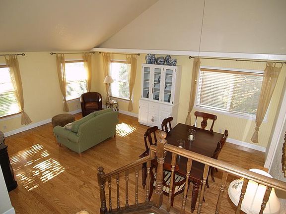 3rd image of 2330 Autumn Ln