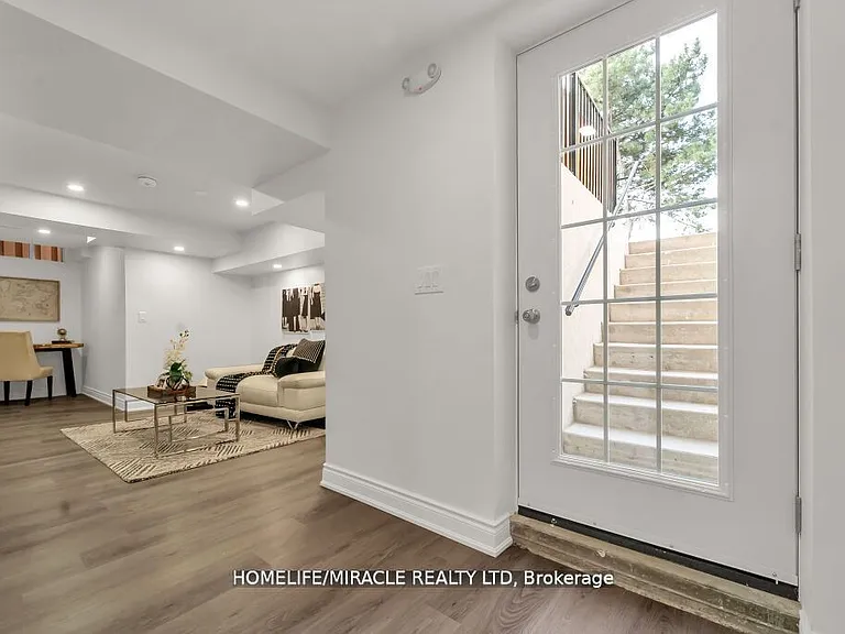 57 Lord Simcoe Dr #BASEMENT — Photo 2