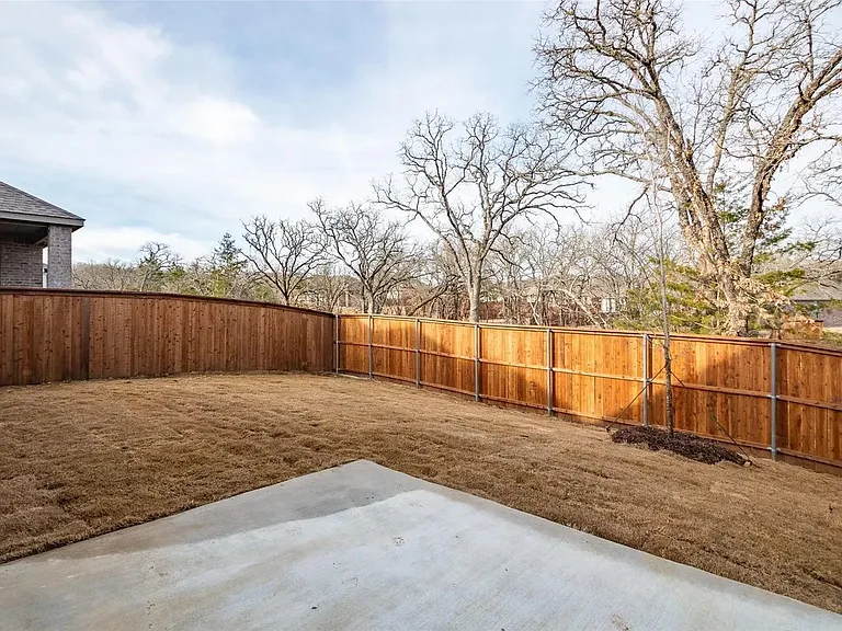 3936 Oak Creek Cir — Photo 18
