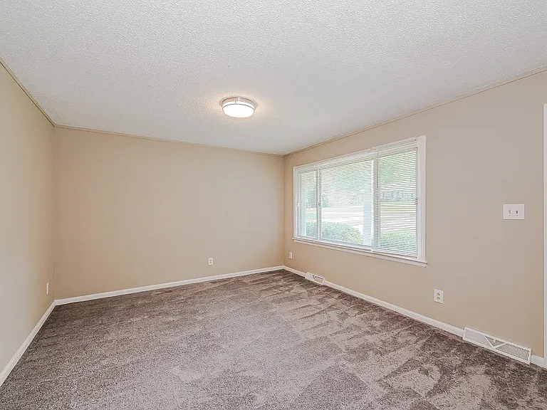 6814 Barrington Dr — Photo 3