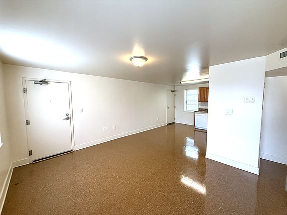4th image of 1528 Bluemont Ave SW APT 121