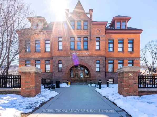 200 Stinson St #Penthouse 16, Hamilton, ON L8N 4J5