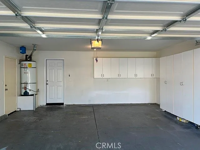 28 Granada — Photo 25
