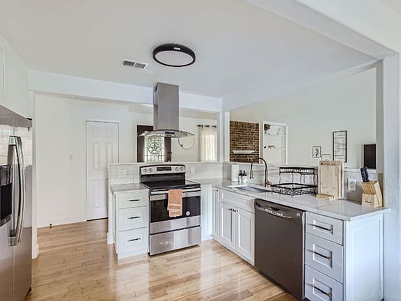 3rd image of 9513 Braeburn Glen St