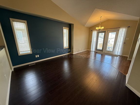 5th image of 53 Mount Sundance Rd W