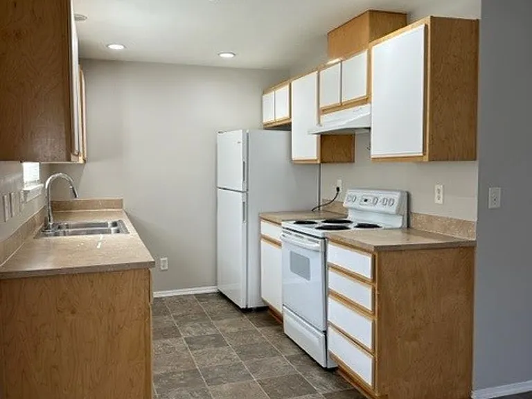 3440 Hawthorne Ave NE — Photo 22