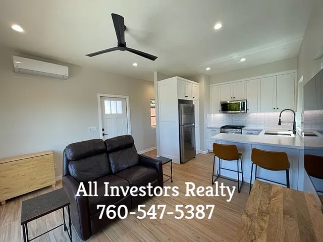 2425 Dunstan St — Photo 8